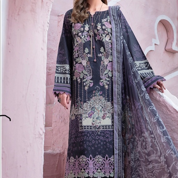 Luxury lawn collection from top Pakistani brand. Size 46 ready to wear. - Picture 4 of 8